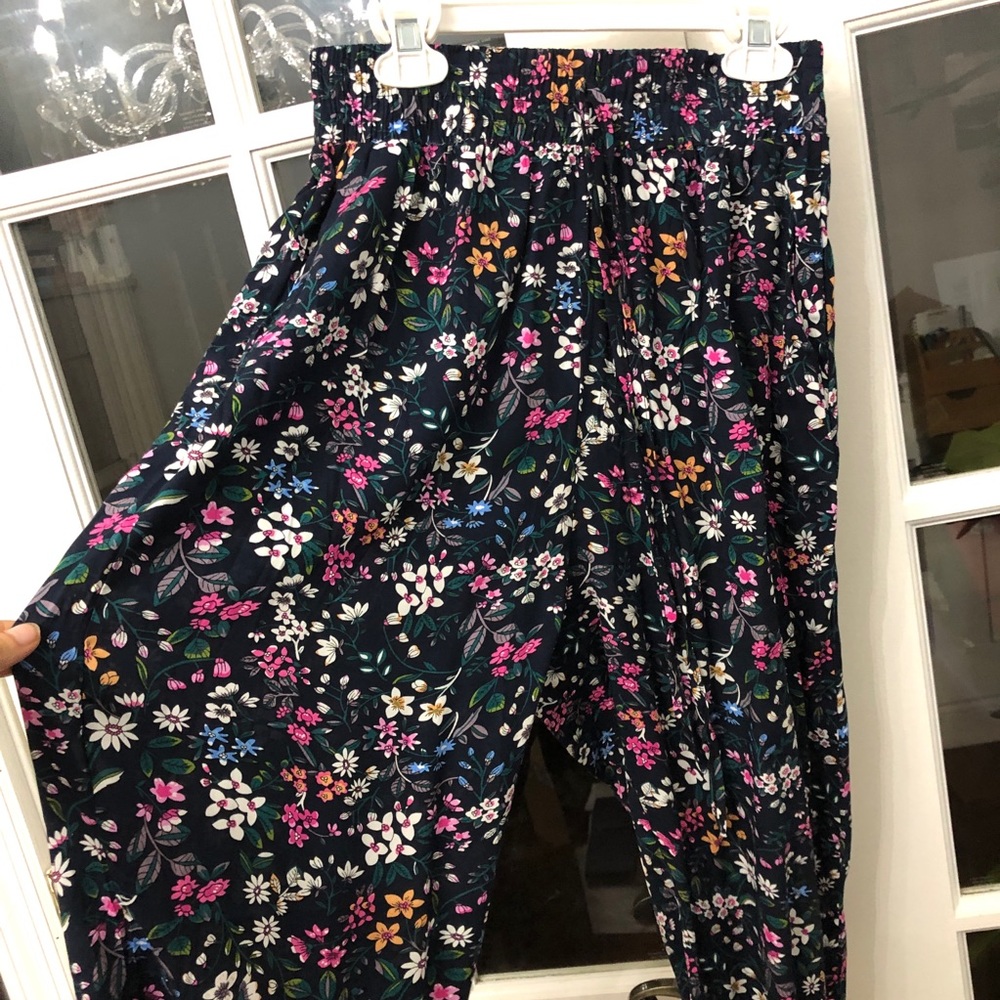 Julia floral pant size small